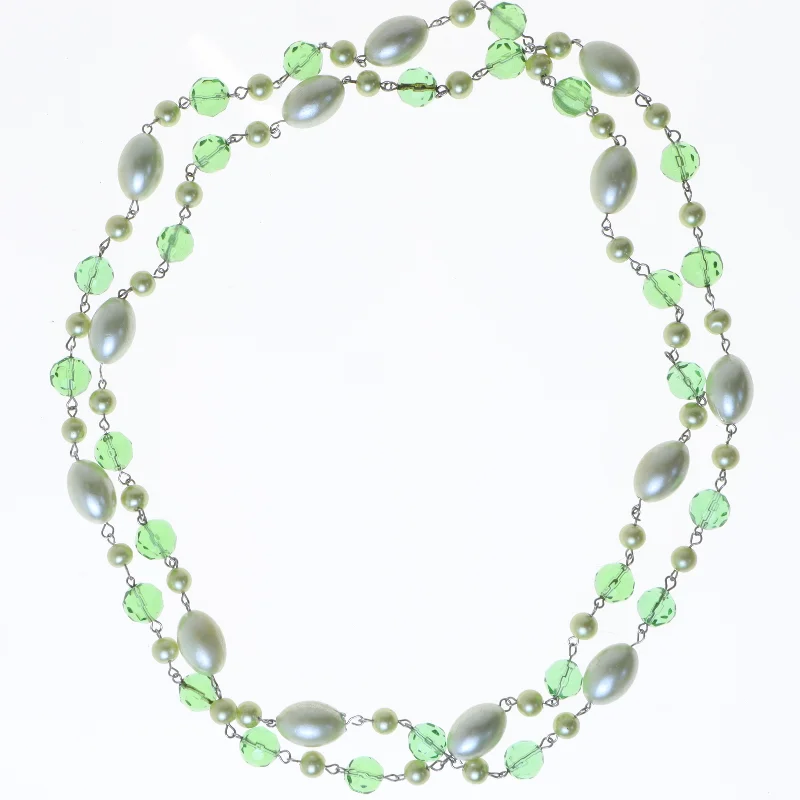 Perlekæde med grønne glasperler (str. 132 cm)