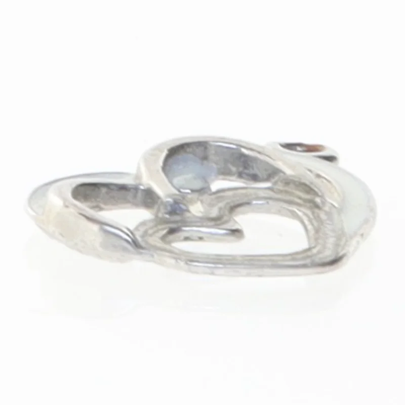 Sølvfarvet hjertevedhæng (str. 2x1,6 cm)