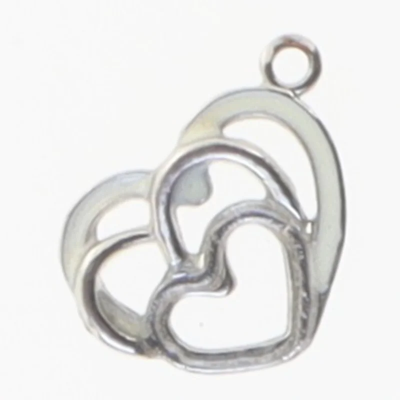 Sølvfarvet hjertevedhæng (str. 2x1,6 cm)