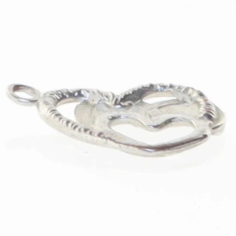 Sølvfarvet hjertevedhæng (str. 2x1,6 cm)