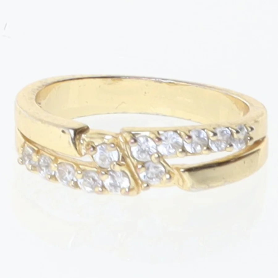 Guldring med sten (str. 53 mm)