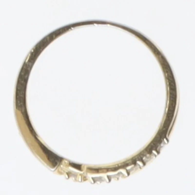 Guldring med sten (str. 53 mm)