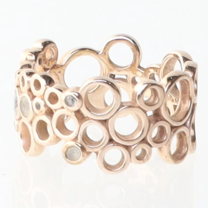 Guldring med cirkulært mønster fra Christina Jewelry & Watches (str. 56 mm)