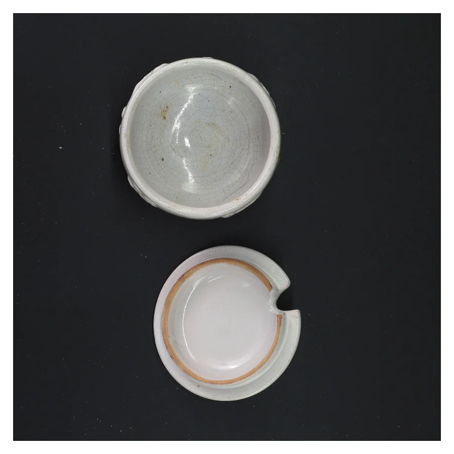 L HJORT keramik med flotte detaljer  Krukke med låg (str. 8x9 cm)