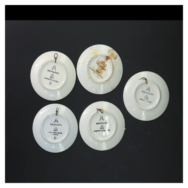 Små dekorative tallerkener med blå motiver (str. Ø. 8,5 cm. 5 styk) fra Aluminia