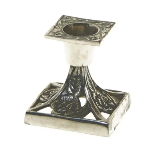 Lysestage med blomsterdekoration (str. 6x6x6 cm)