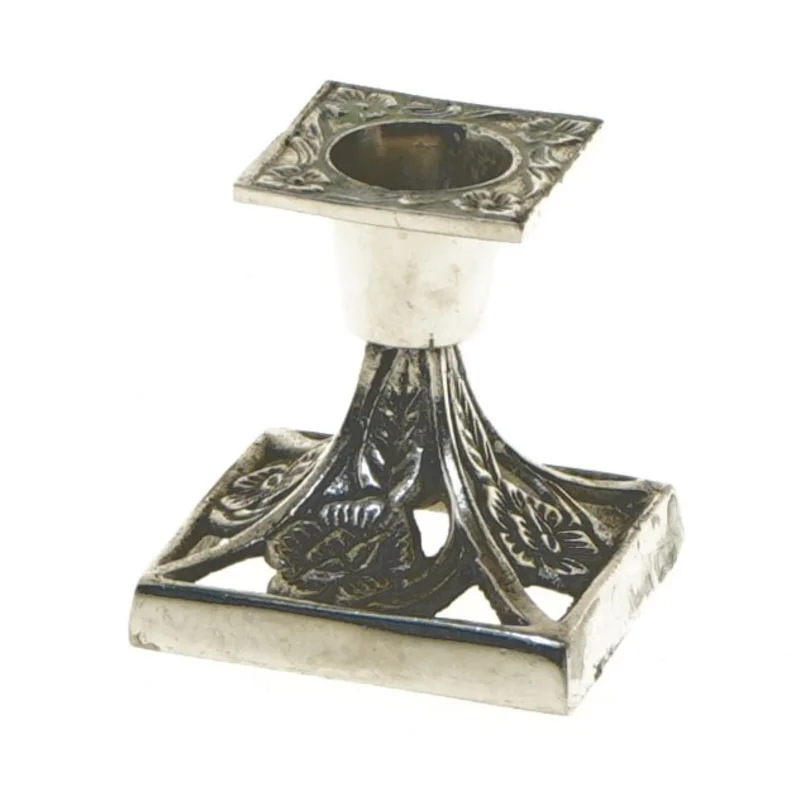 Lysestage med blomsterdekoration (str. 6x6x6 cm)