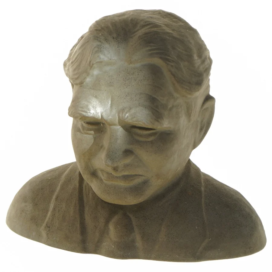 Skulptur i form af buste med møntindkast fra Bikuben (str. 17x21 cm)