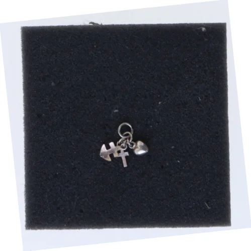 Sølvanhæng med kors, hjerte og anker (str. 1,5 cm)