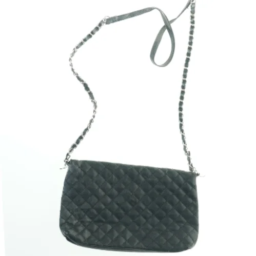 Sort quiltet skuldertaske (str. 26x16 cm)