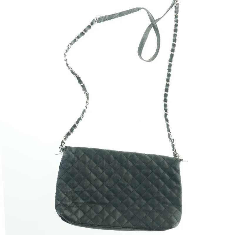 Sort quiltet skuldertaske (str. 26x16 cm)