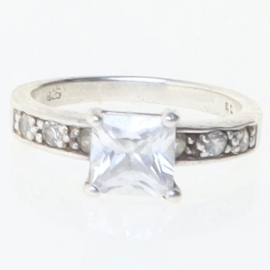 Sølv ring med sten (str. 48 mm)