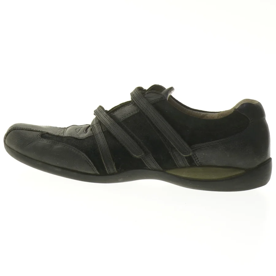 Sort sportssko fra Hush Puppies (str. 40-41 )