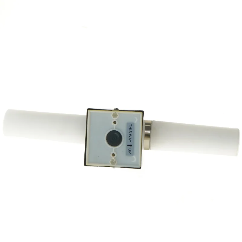 Væglampe med metalbeslag (str. 36 cm)