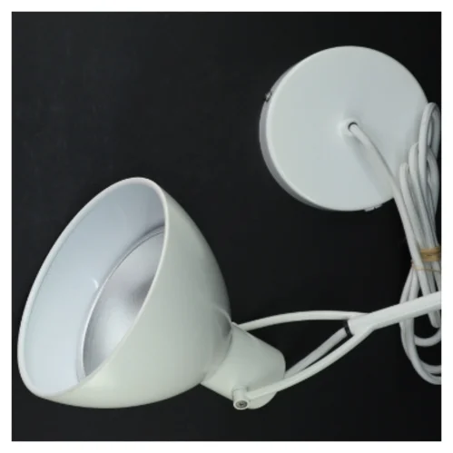 Hvid væglampe fra Seed design, fokus (str. Ø. 16 cm)