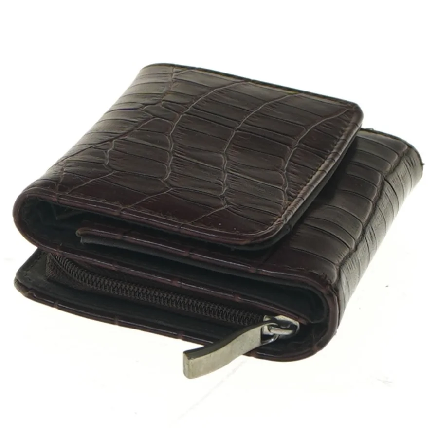 Brun pung i krokodillemønster (str. 11x8,5 cm)