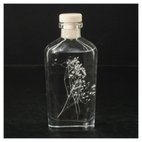 Duftepinde og glasflaske med dekorative blomster (str. H. 15,5 cm)