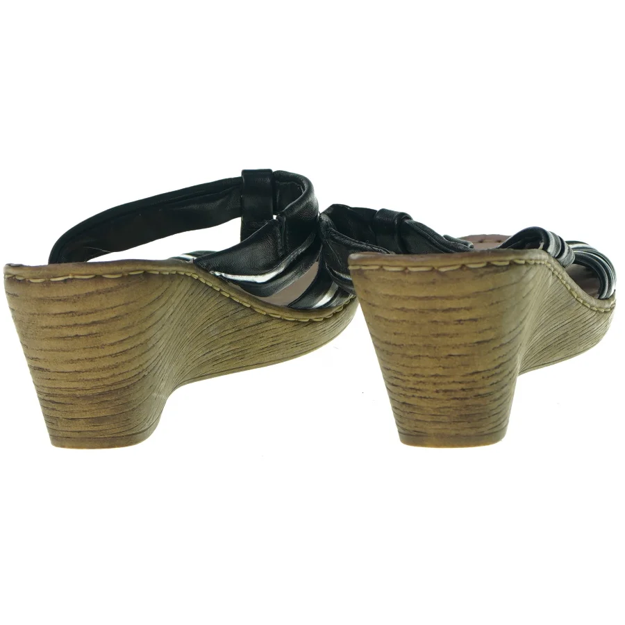 platouSandaler fra Bugatti (str. 40)