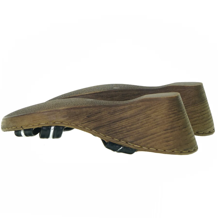 platouSandaler fra Bugatti (str. 40)