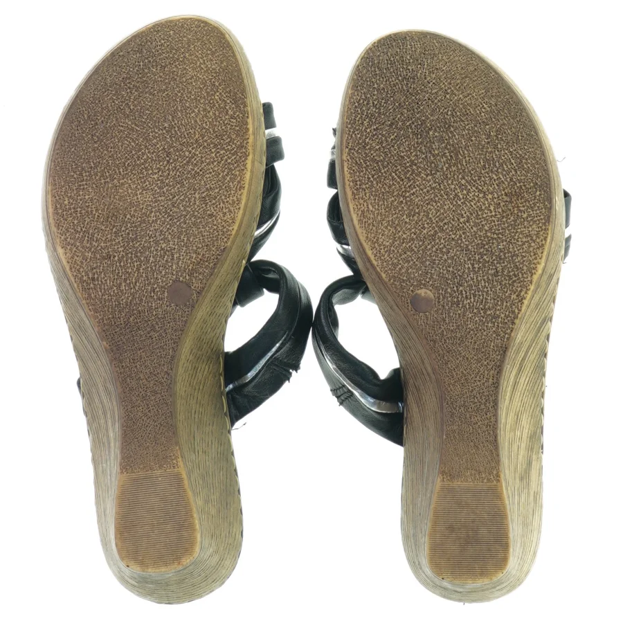 platouSandaler fra Bugatti (str. 40)