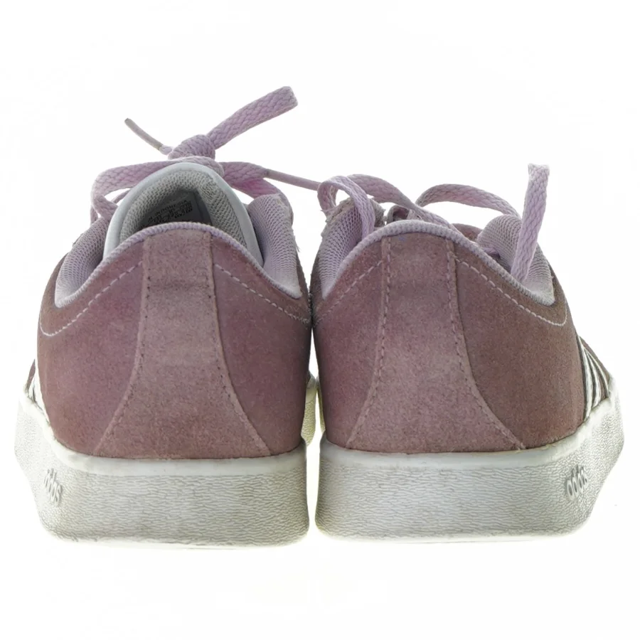 Sneakers i ruskind fra Adidas (str. 36)