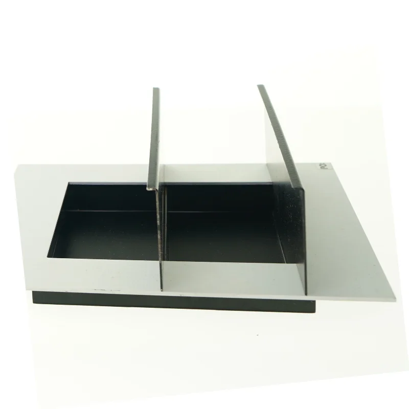 ur, hylde, kaffefilterholder og vase fra Po design (str. 20 x 7 cm)