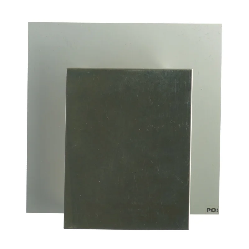 ur, hylde, kaffefilterholder og vase fra Po design (str. 20 x 7 cm)