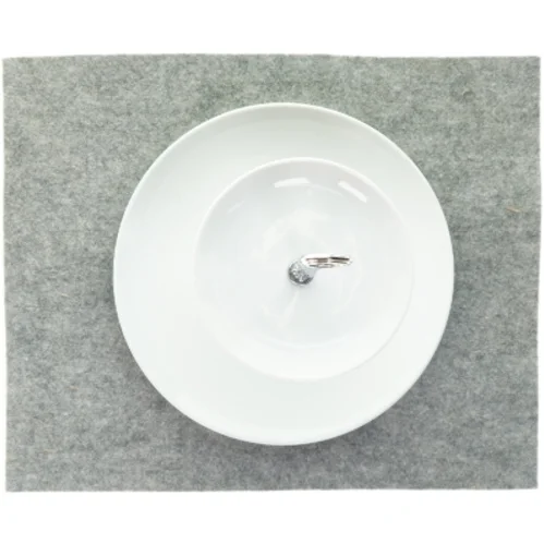 smuk etagere i Hvidt porcelæn med sølvfarvet hardware (str. 26 x 28 )