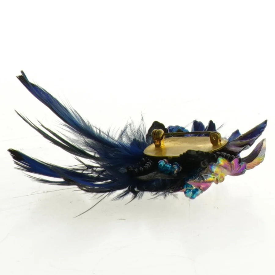 ny Broche med fjer og smukke sten i gavepose(str. 9 x 5 cm)