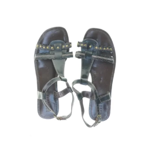 Sandaler fra Bugatti (str. 39)