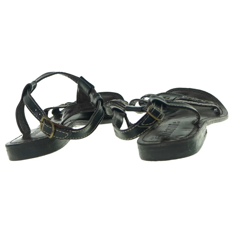 Sandaler fra Bugatti (str. 39)