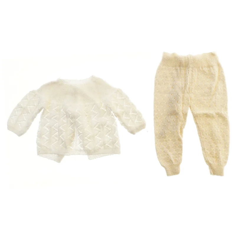 Håndstrikket baby outfit (str. 27x32 & 46x22 cm)