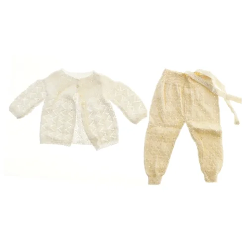 Håndstrikket baby outfit (str. 27x32 & 46x22 cm)