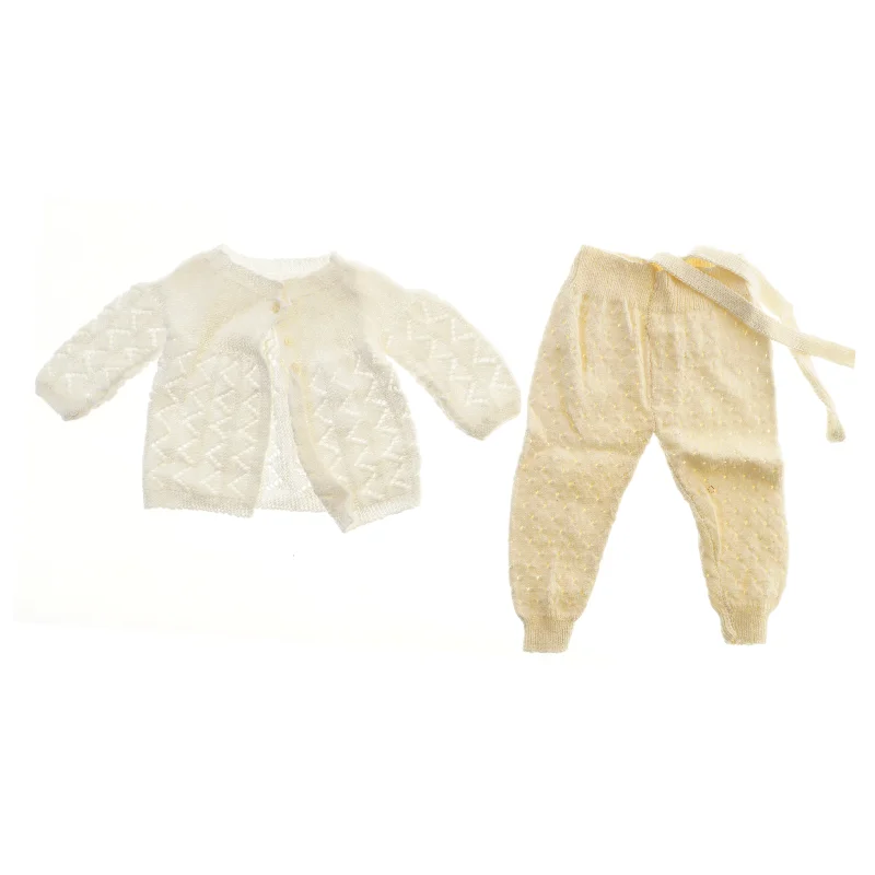 Håndstrikket baby outfit (str. 27x32 & 46x22 cm)