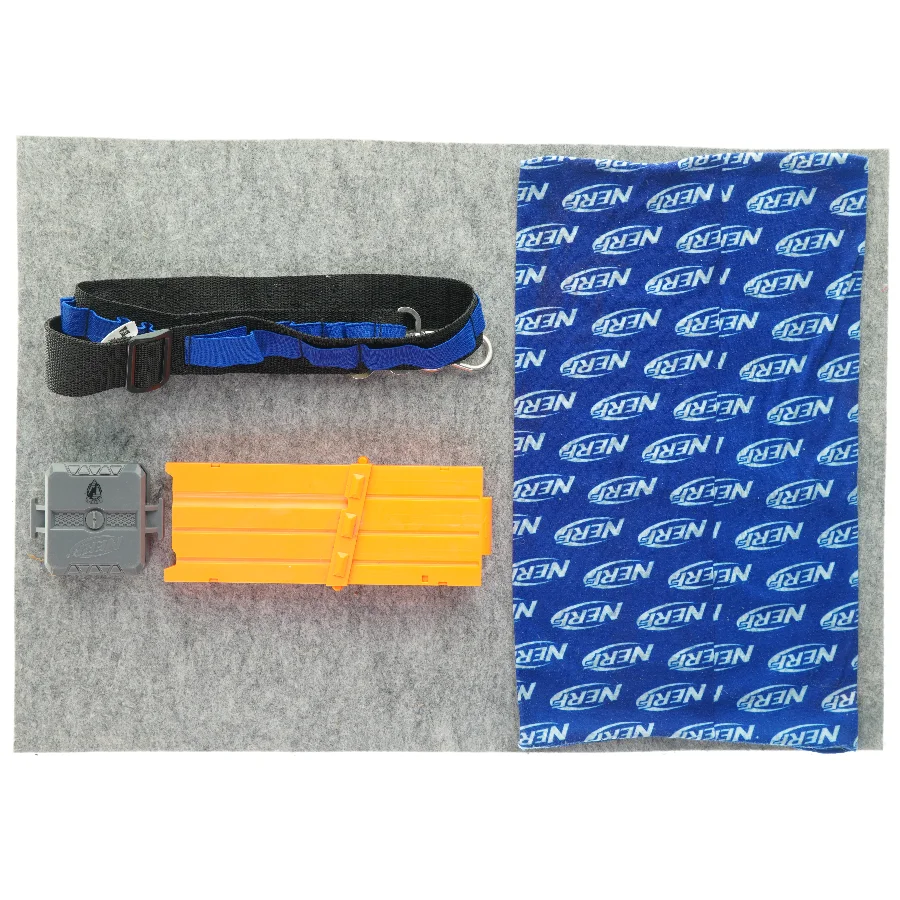 Forskelligt nerf udstyr fra NERF (str. 49 x 25 og 22 x 9 og 120 x 5 og 8 x 8cm)