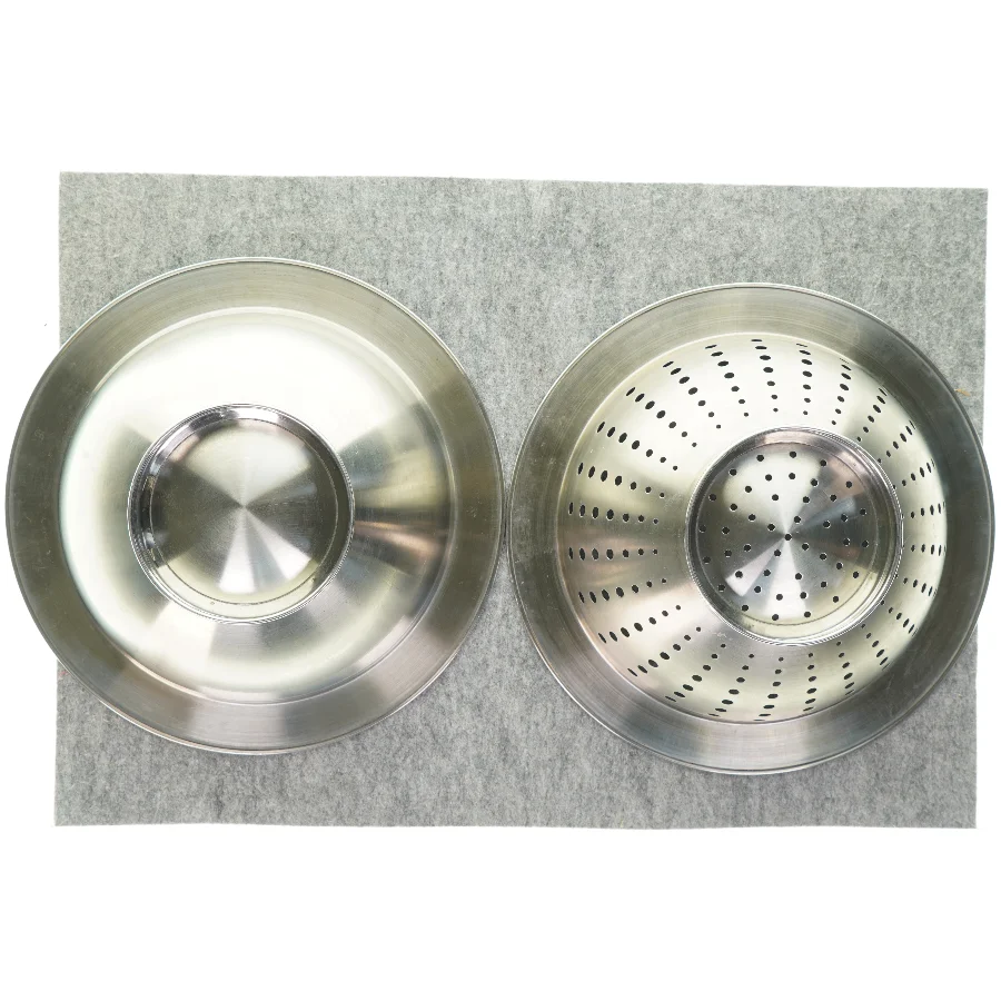 Metal skål og dørslag, stort sæt fra Zone 2 stk. (str. 17 x 33cm)