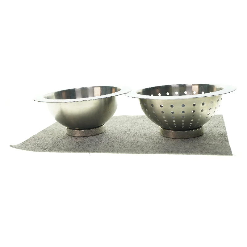 Metal skål og dørslag, stort sæt fra Zone 2 stk. (str. 17 x 33cm)