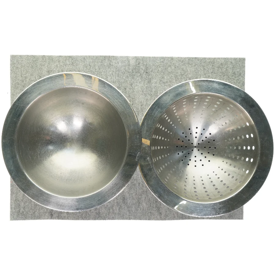 Metal skål og dørslag, stort sæt fra Zone 2 stk. (str. 17 x 33cm)