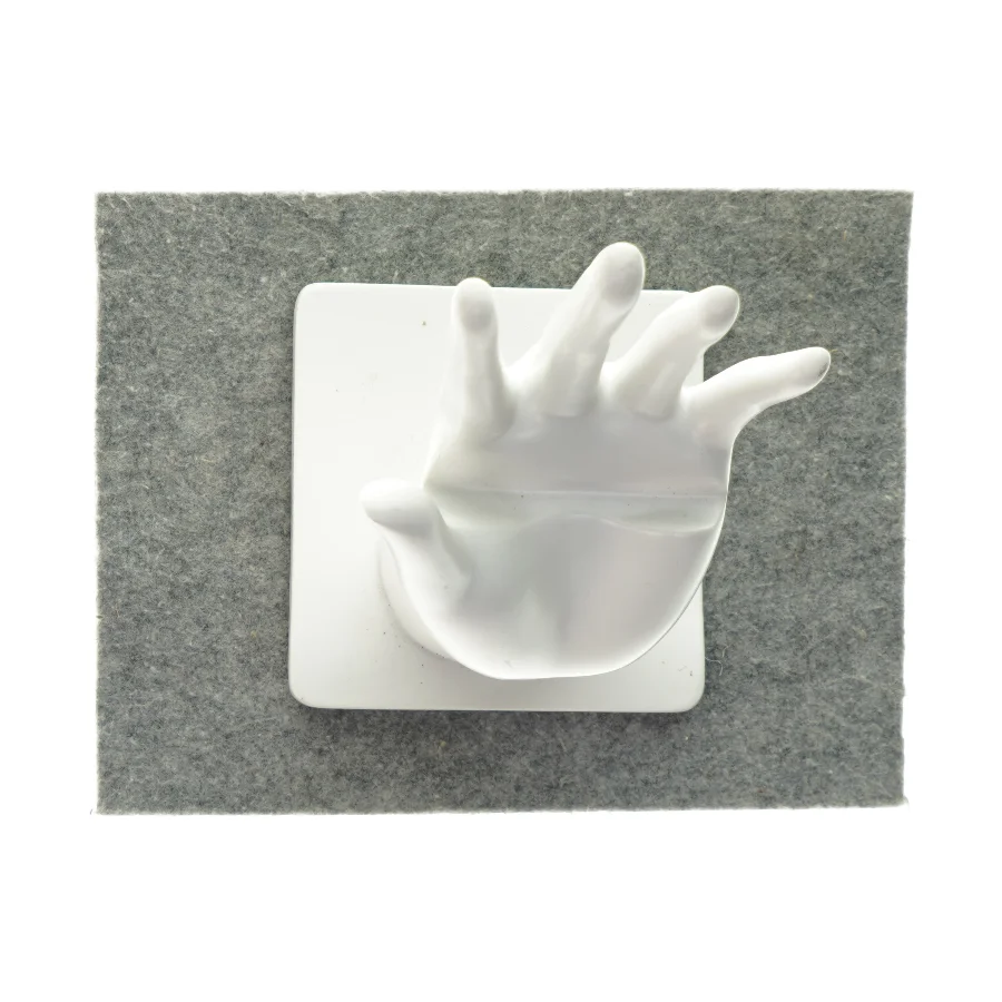 Dekorativ hånd til decoration eller smykker (str. 12 x 12 x 25cm)