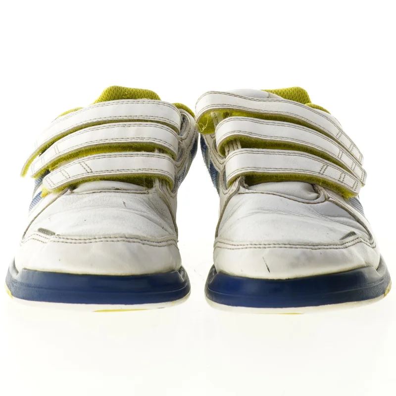Sko fra Adidas (str. 23 cm)