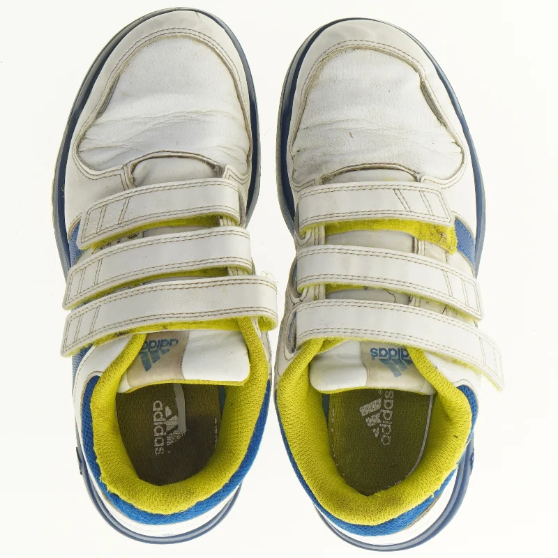 Sko fra Adidas (str. 23 cm)