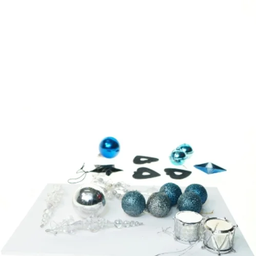 Retro og vintage Julepynt, 19 julekugler mm (str. ca 4 cm-17 cm på spir og perlestjerne)