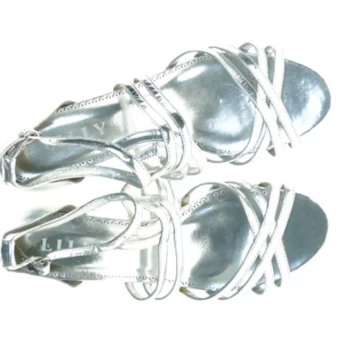 nye Sko fra Lilly (str. 40 )