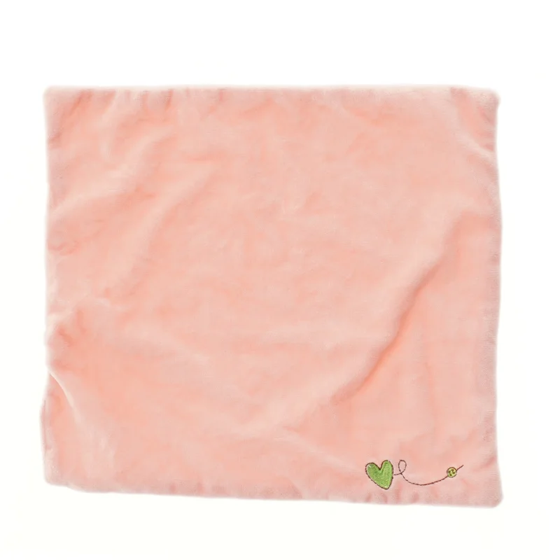 Lyserød stofklud med hjertebroderi (str. 30x27 cm)