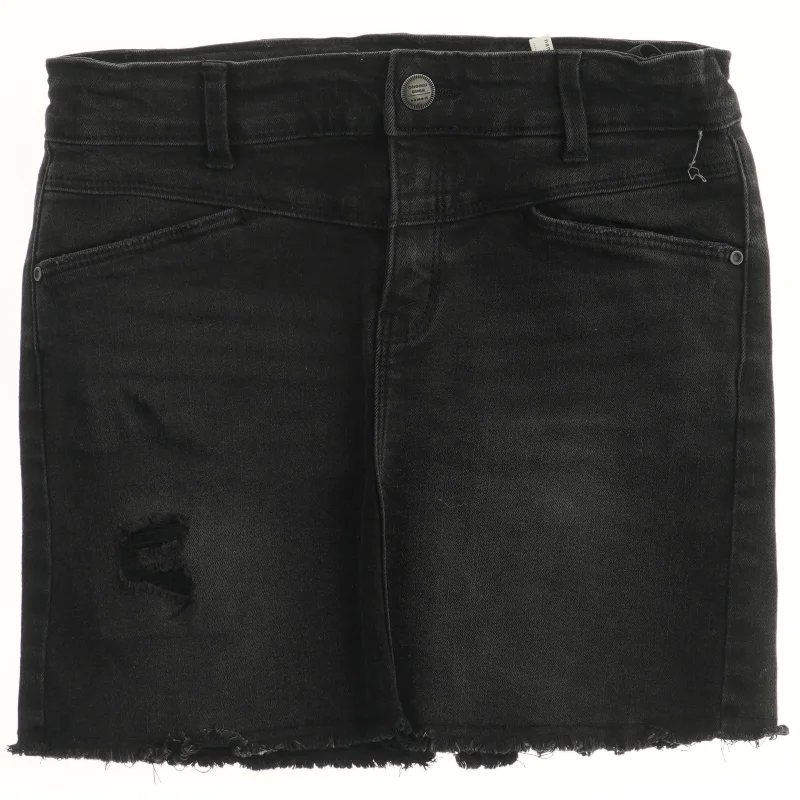 Sort denim nederdel med frynser fra Name It (str. 140)