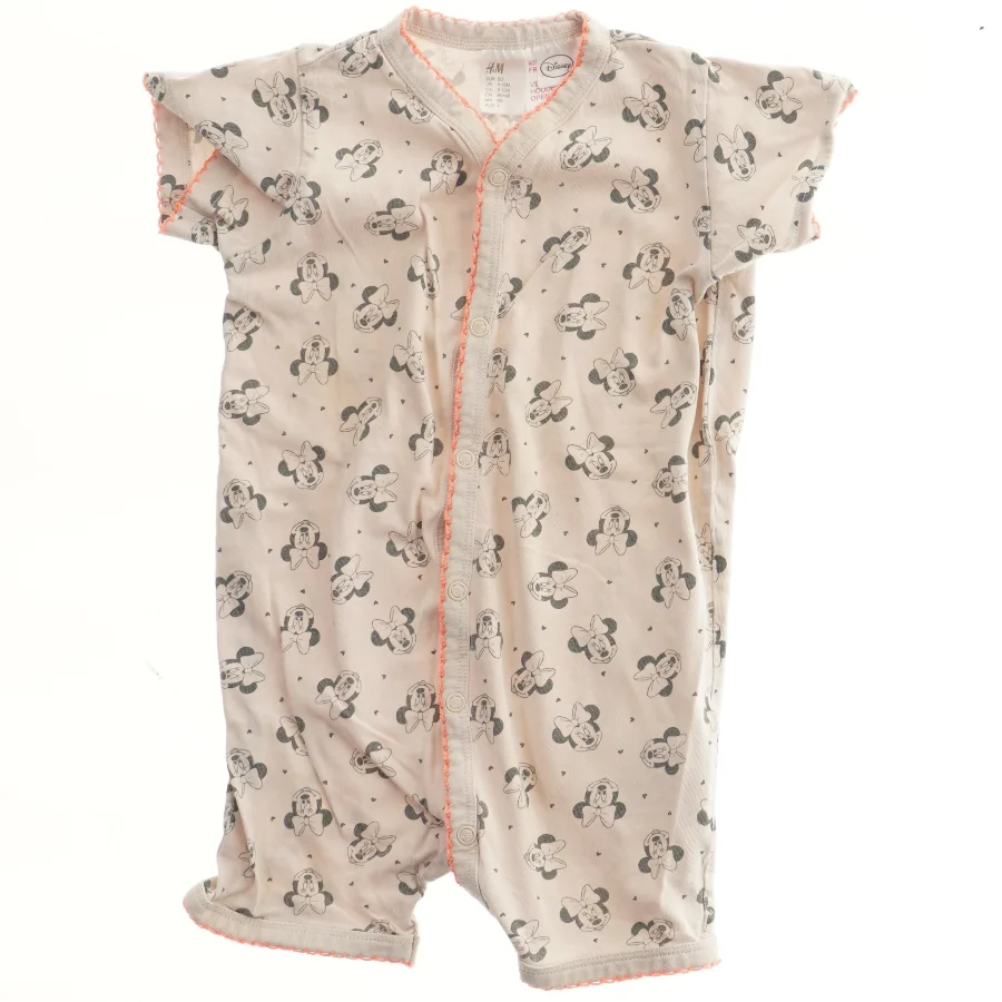 Disney mønstret dragt fra H&M (str. 80)