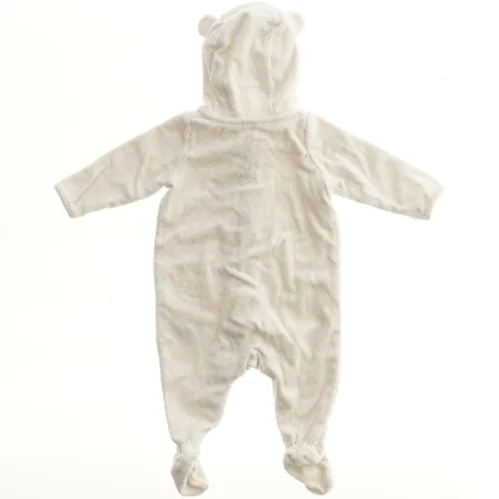 Heldragt med hætte fra H&M (str. 62)