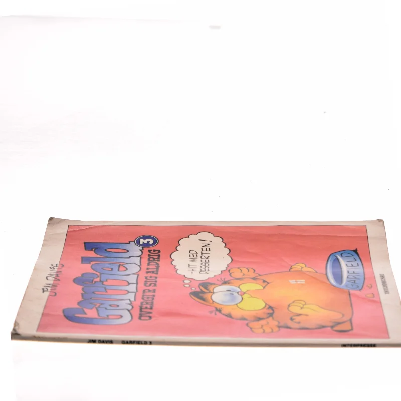 Garfield Overgi'r Sig Aldrig af Jim Davis (Bog)