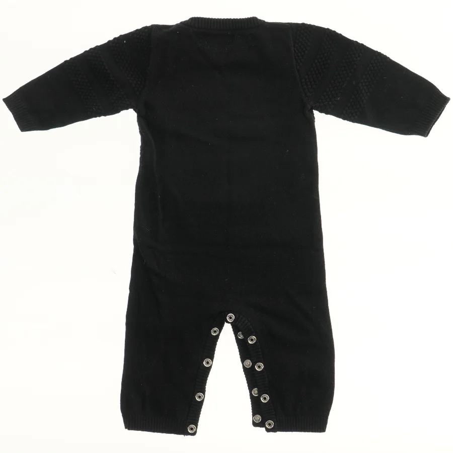 Sort strikket heldragt fra Name It (str. 68)