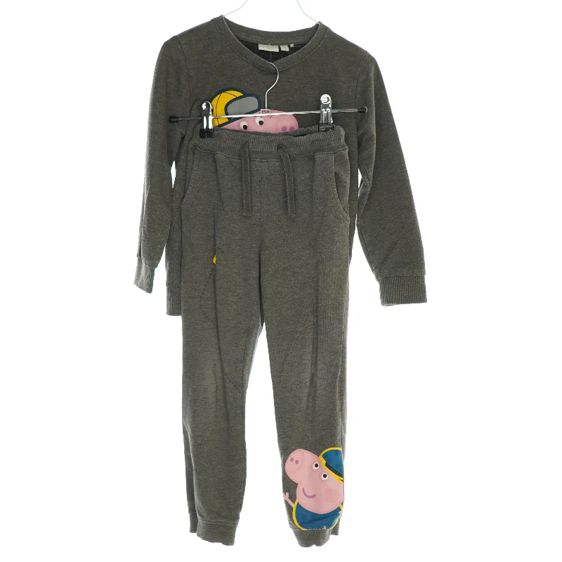 Hyggesæt fra Name It med bluse og bukser (str. 110)